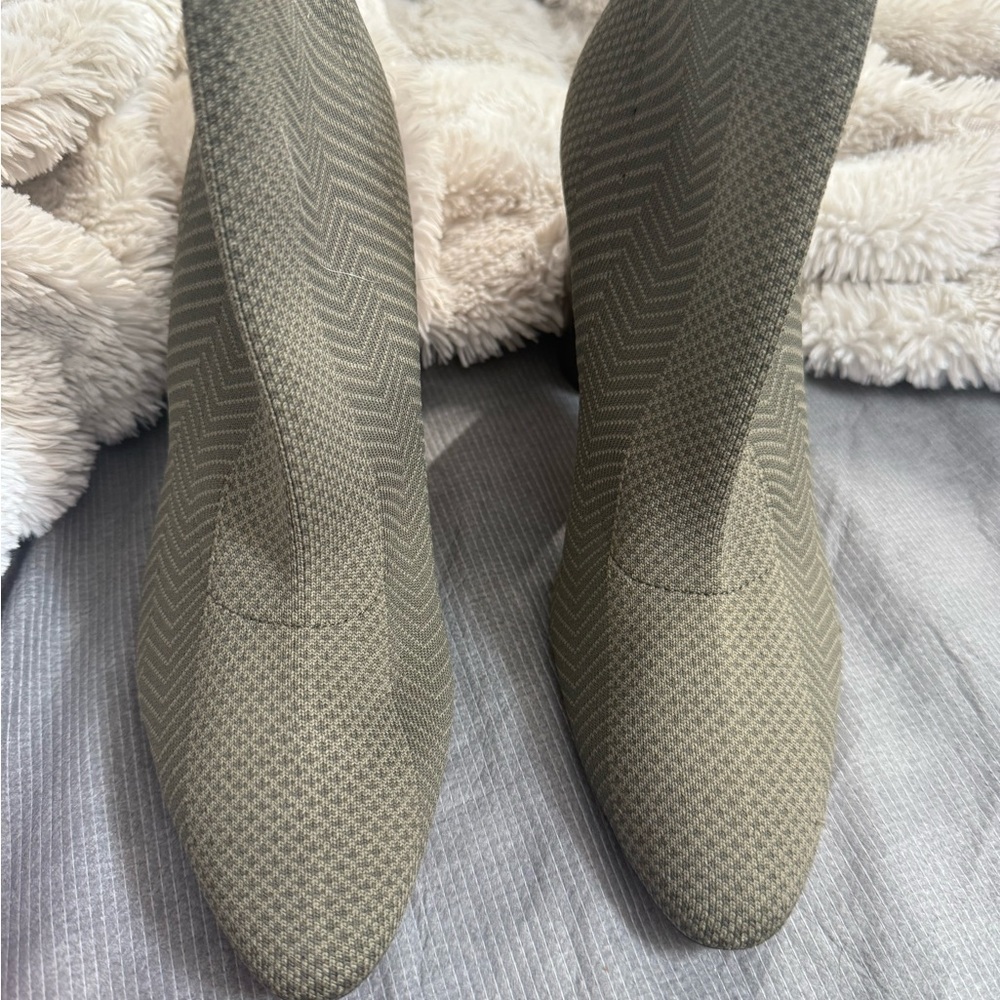 Stylish Herringbone Pattern Boots - image 2